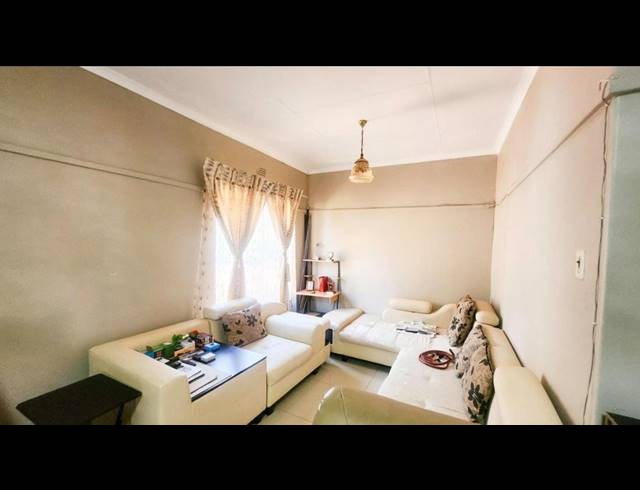 3 BEDROOM FREESTANDING FOR SALE IN STILFONTEIN EXT 1